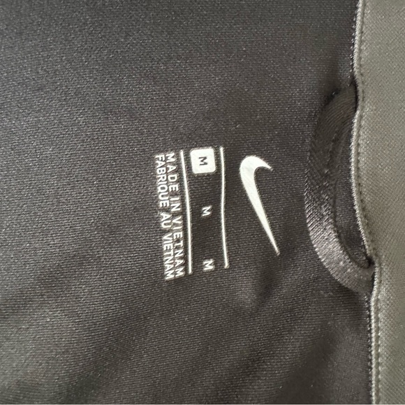 Kid’s Medium Black Nike jacket. Lightweight and full zip. Grey details - Picture 2 of 7